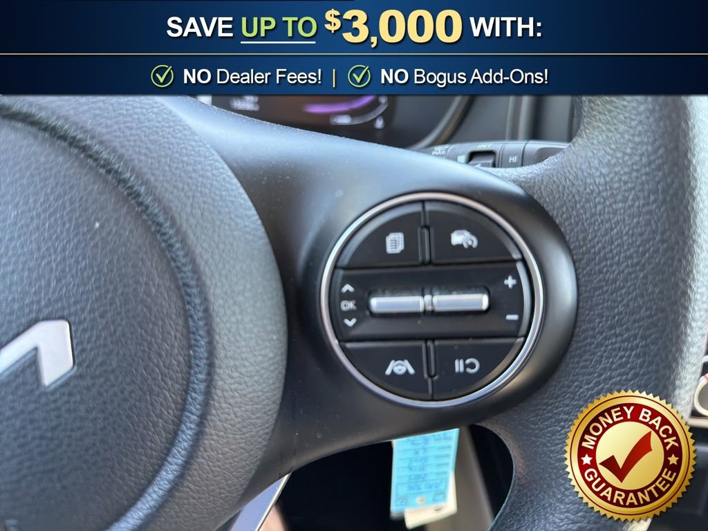 Used 2025 Kia Soul LX w/ LX Technology Package FWD image 21