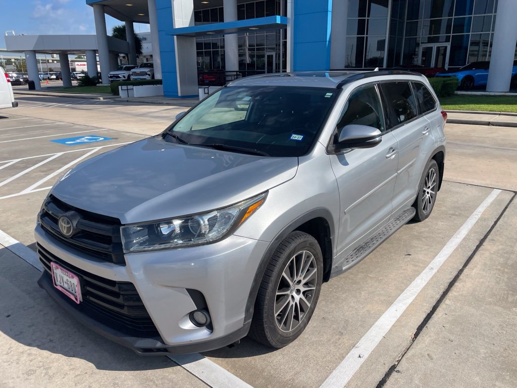 Used 2018 Toyota Highlander SE