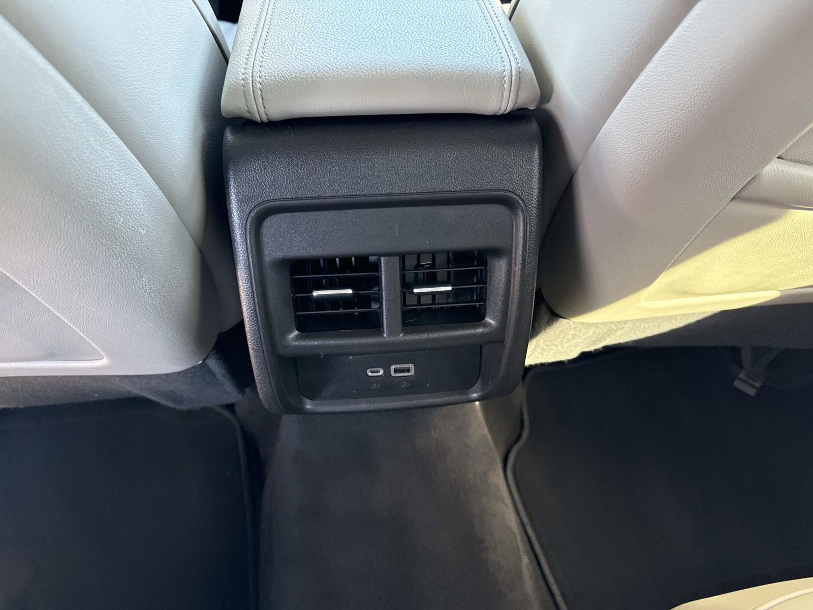 Used 2022 Cadillac XT4 Premium Luxury w/ Safety Alert Package image 17