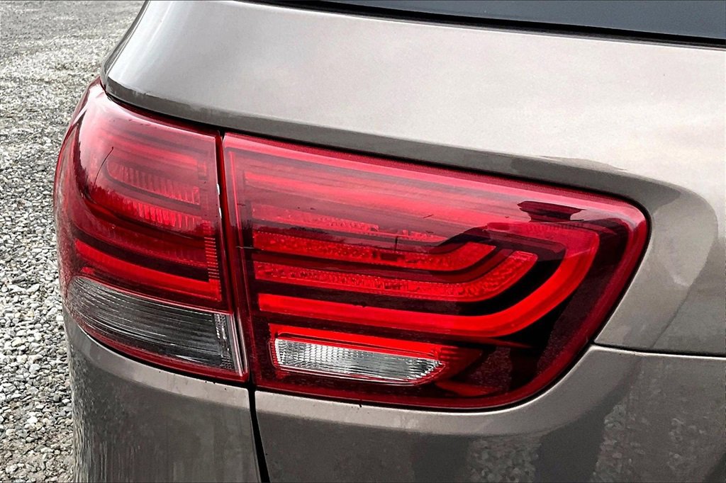 Used 2019 Kia Sorento LX image 27
