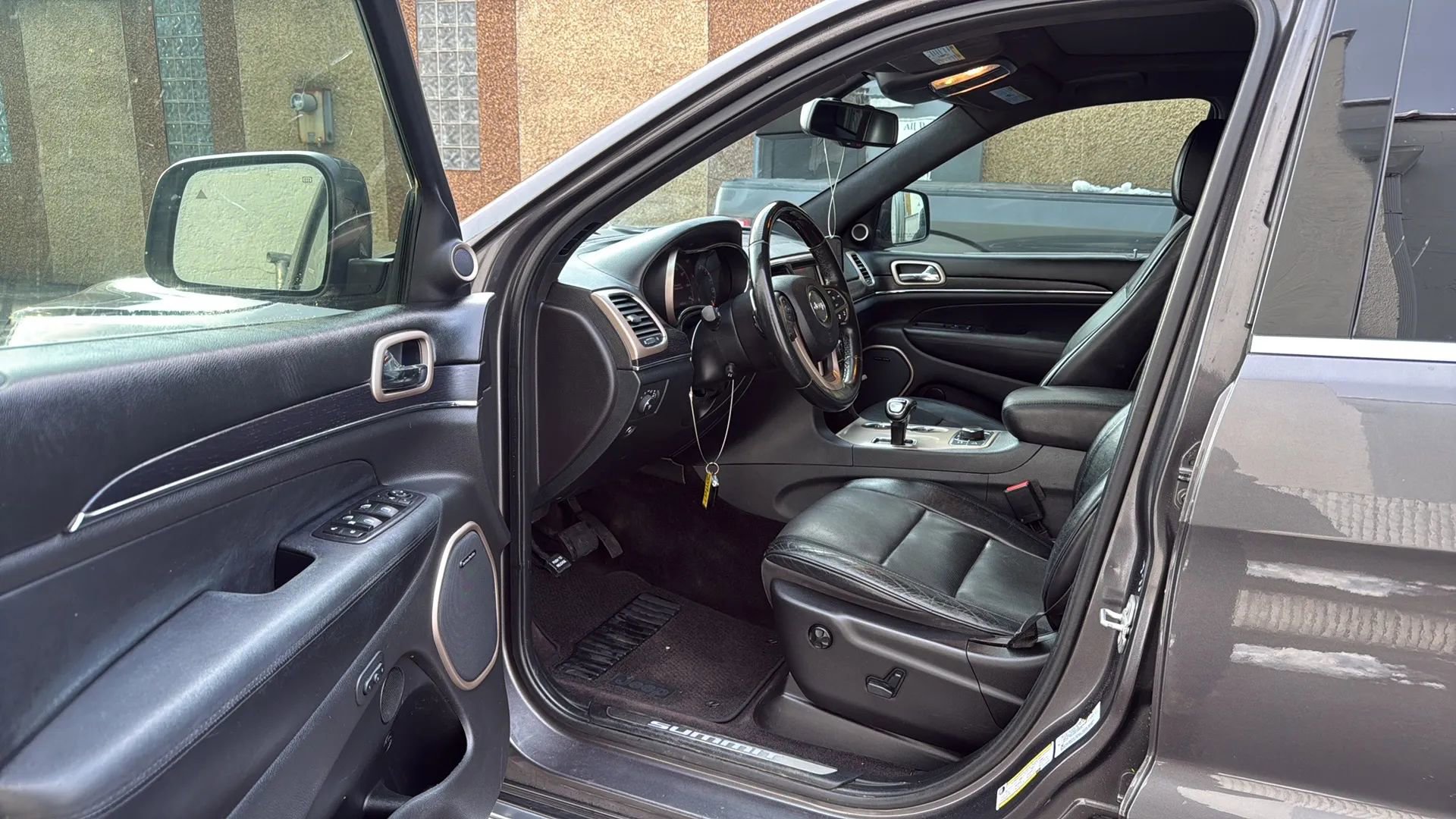 Used 2015 Jeep Grand Cherokee Summit w/ Platinum Series Group AWD/4WD image 23