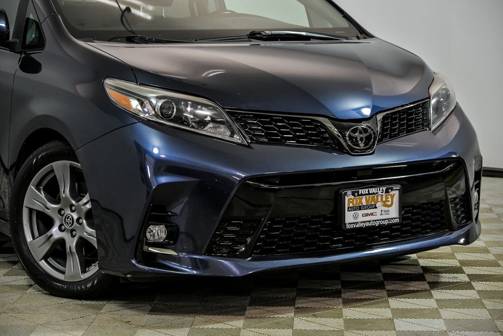 Used 2019 Toyota Sienna SE Premium image 2