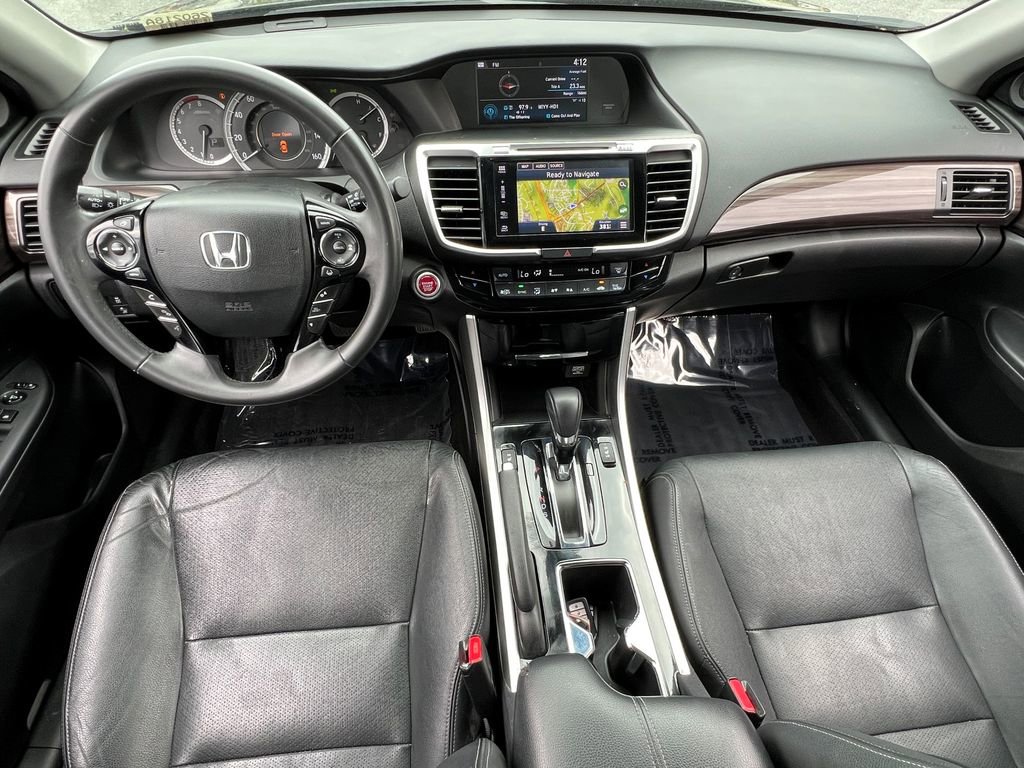 Used 2017 Honda Accord Touring image 17
