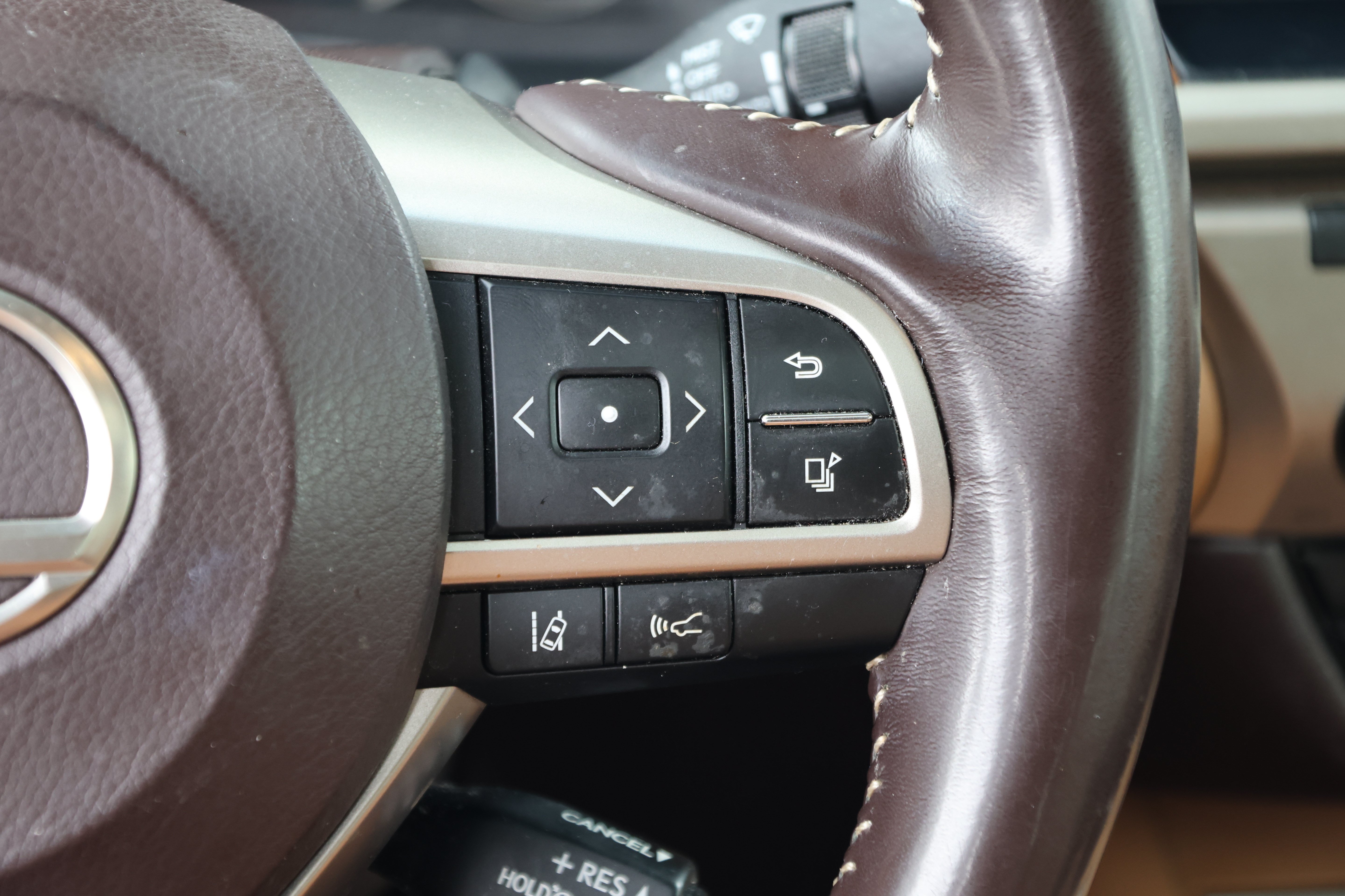 Used 2016 Lexus ES 300h w/ Luxury Package w/Wood Trim FWD image 22