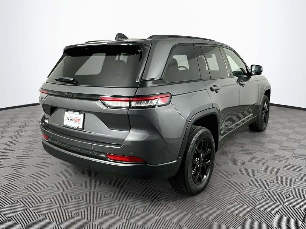 Certified 2025 Jeep Grand Cherokee Altitude AWD/4WD image 12