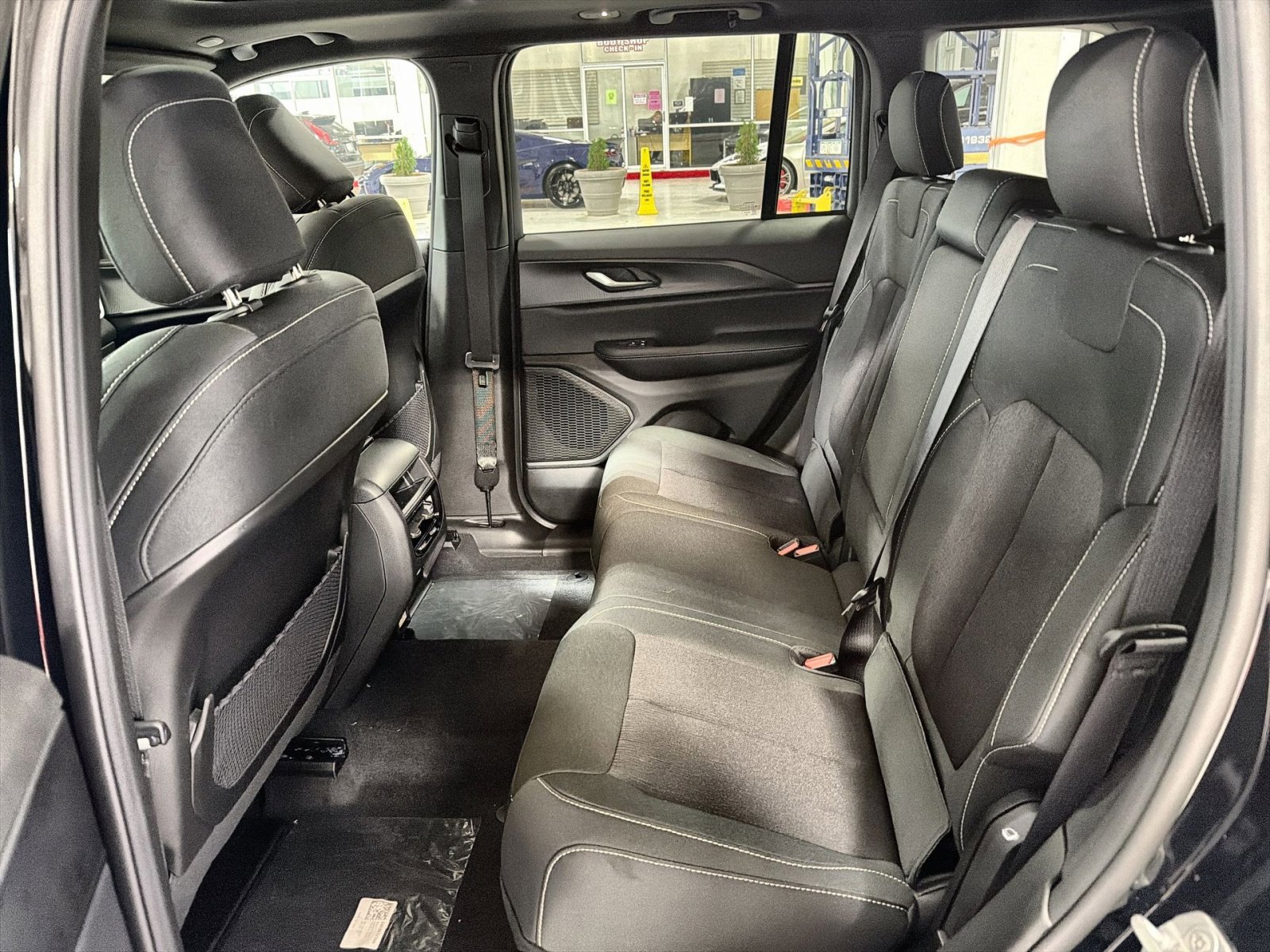 New 2025 Jeep Grand Cherokee Laredo X w/ Luxury Tech Group I image 23