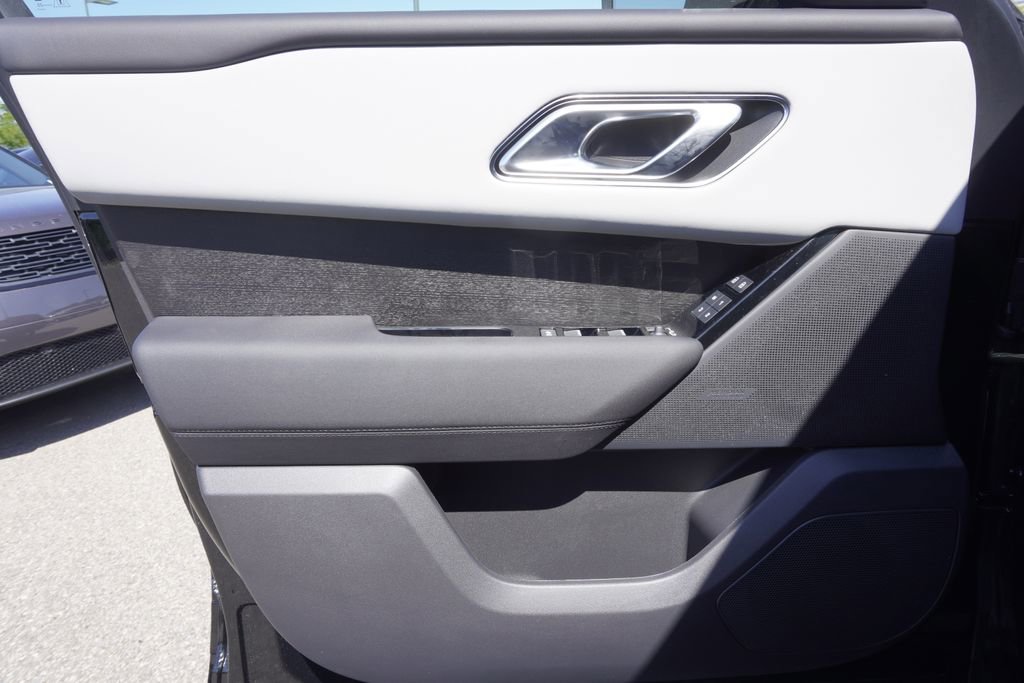 New 2026 Land Rover Range Rover Velar Dynamic SE image 17