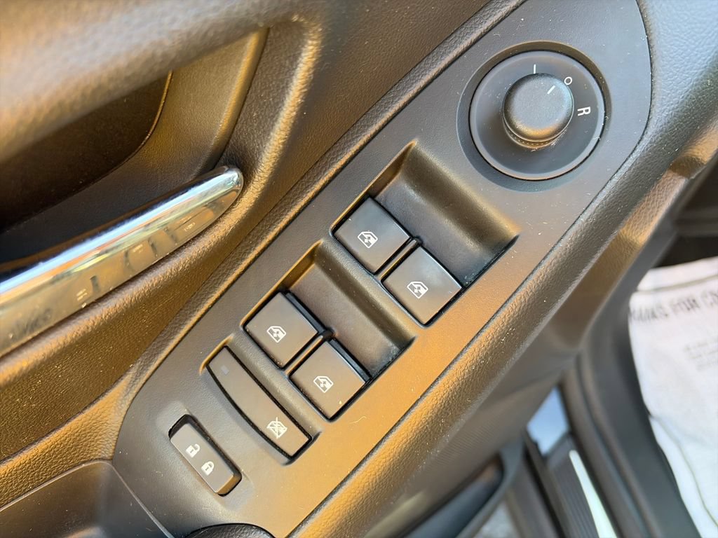 Used 2019 Chevrolet Trax LT w/ LT Convenience Package AWD/4WD image 17