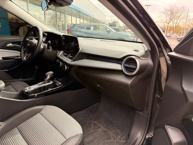 Used 2024 Chevrolet Trax LT w/ Driver Confidence Package image 24