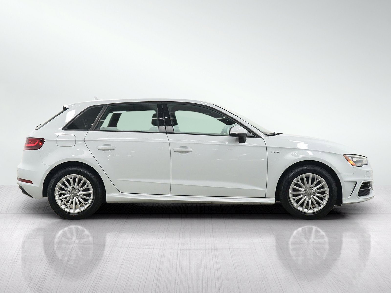 Used 2016 Audi A3 e-tron Premium w/ Audi MMI Navigation Plus FWD image 6