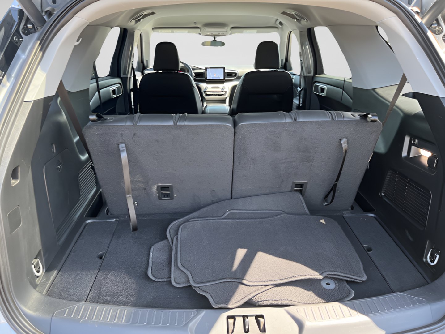 Used 2023 Ford Explorer XLT AWD/4WD image 15
