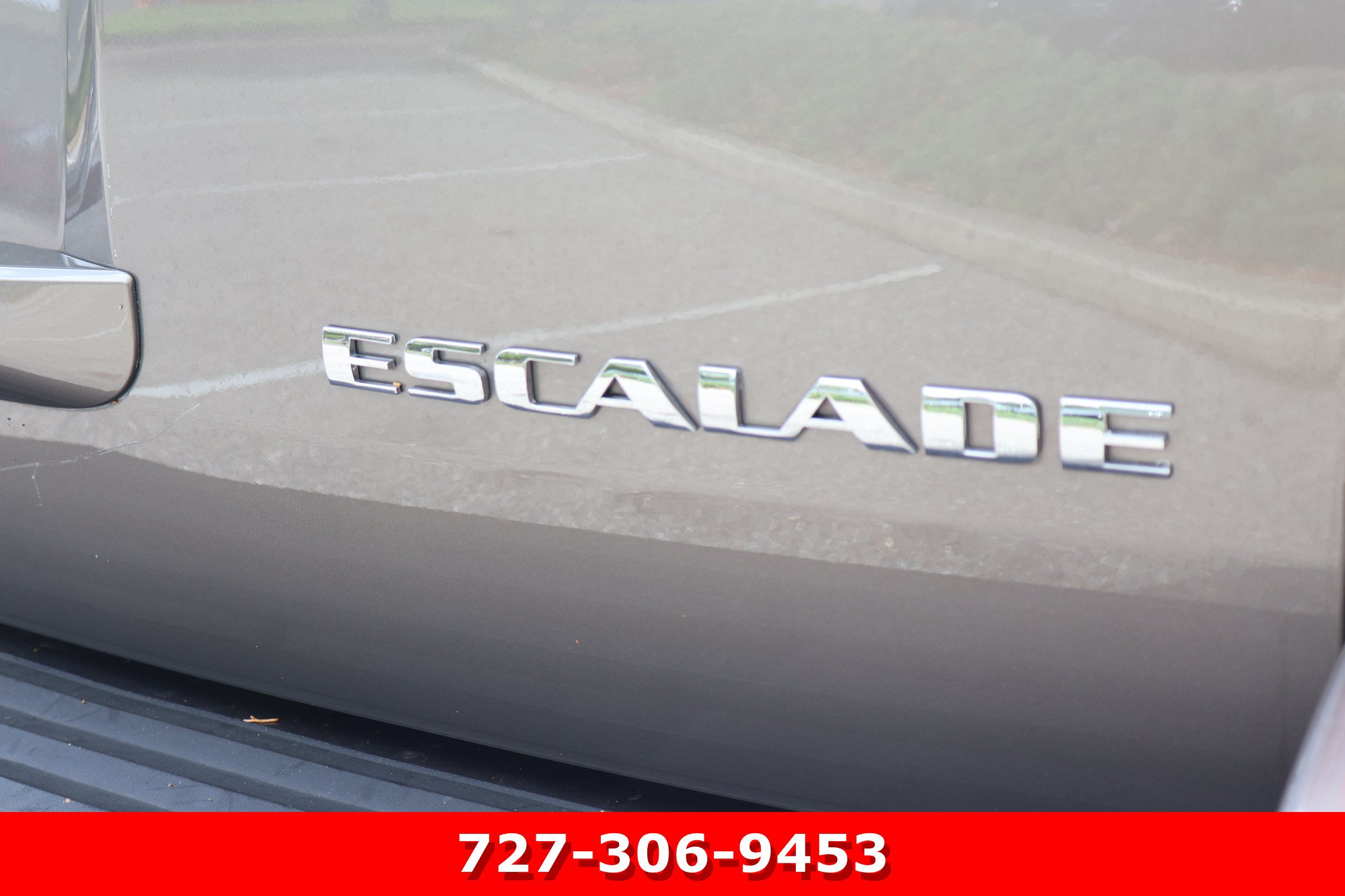 Used 2013 Cadillac Escalade ESV Platinum RWD image 9