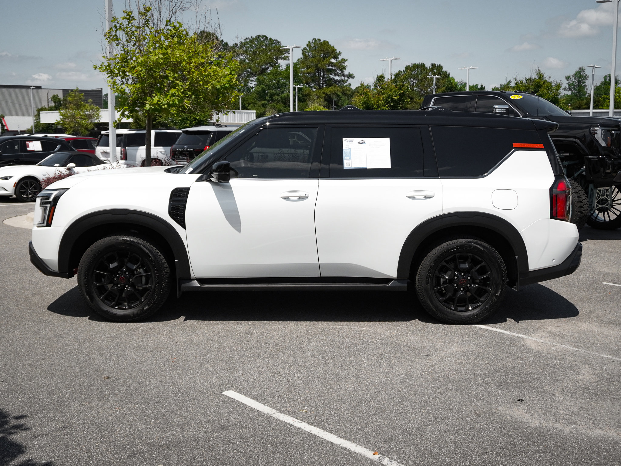 Used 2025 Nissan Armada PRO-4X AWD/4WD image 7