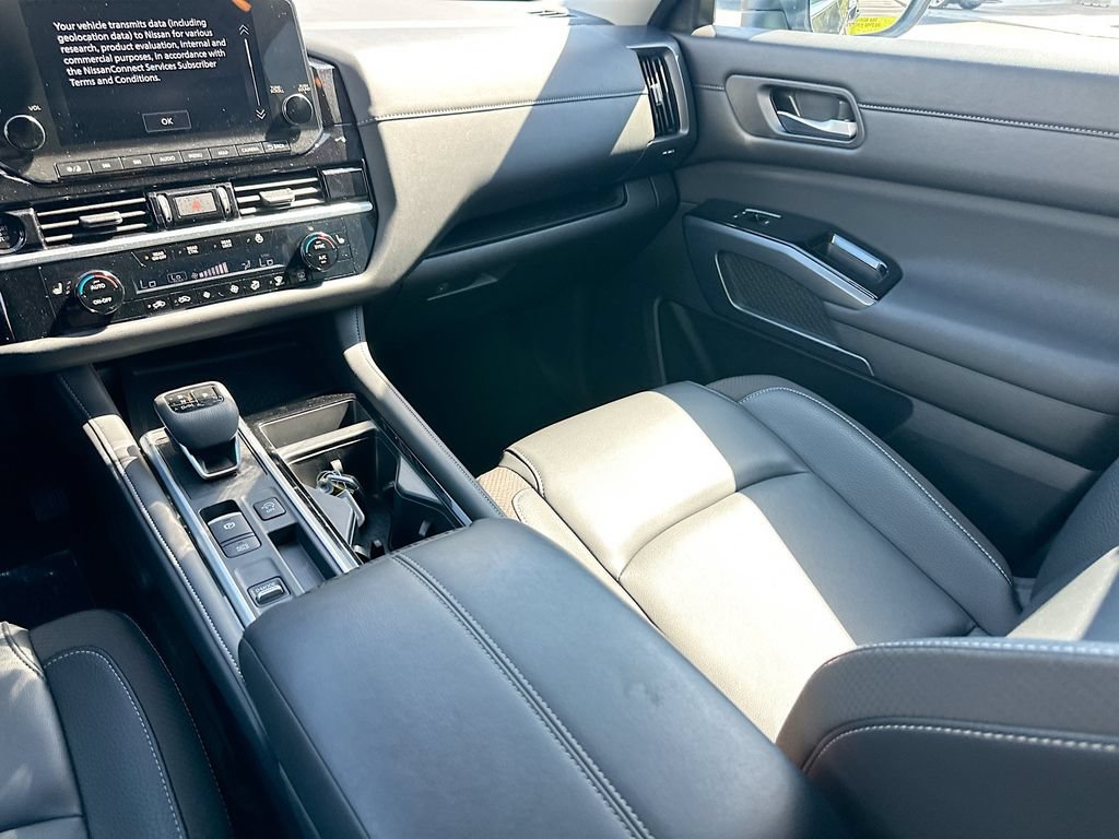 Used 2025 Nissan Pathfinder SL FWD image 22