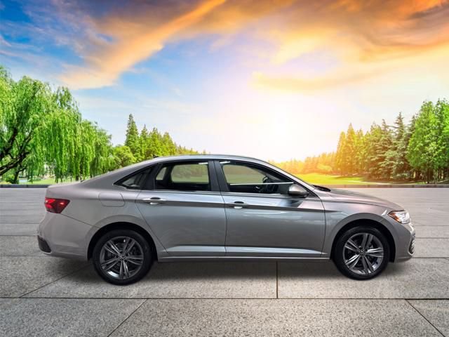 Certified 2023 Volkswagen Jetta SE w/ Panoramic Sunroof Package image 3