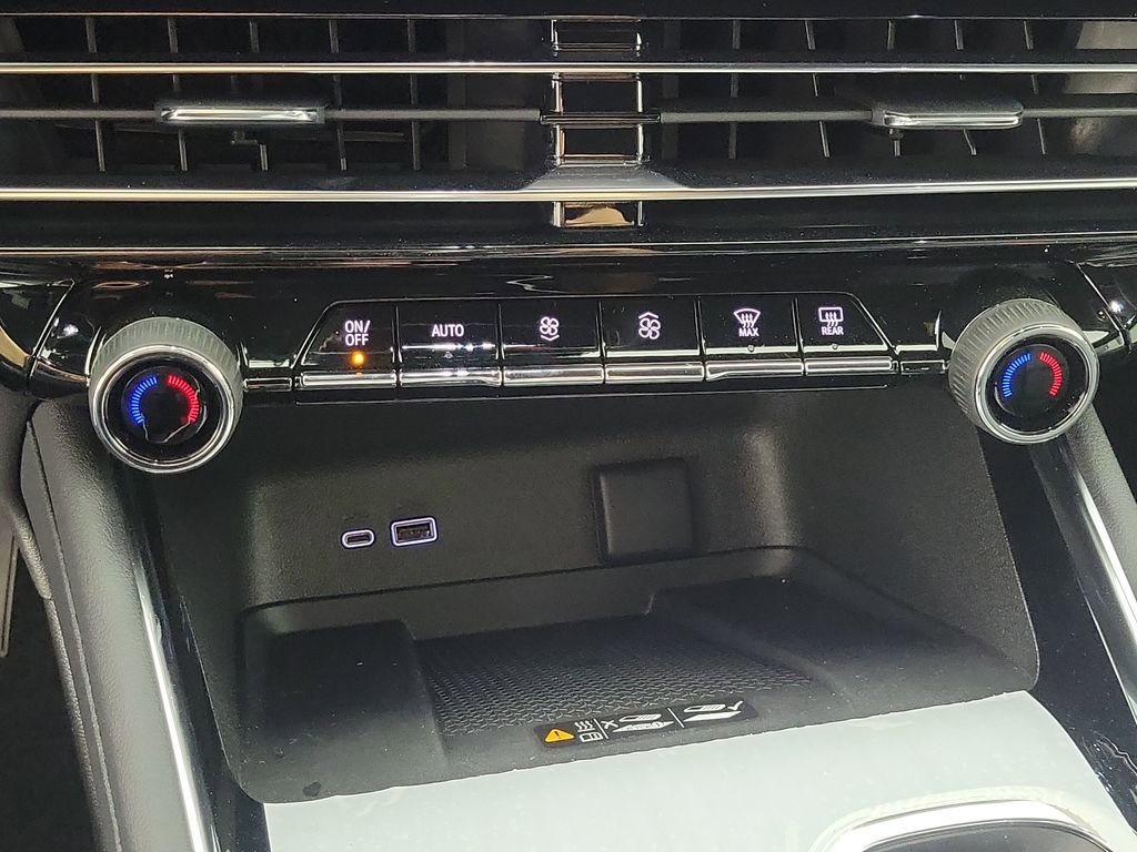 New 2026 Chevrolet Traverse RS w/ LPO, Illumination Package FWD image 19