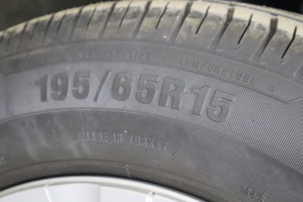 Used 2021 Toyota Prius LE image 38