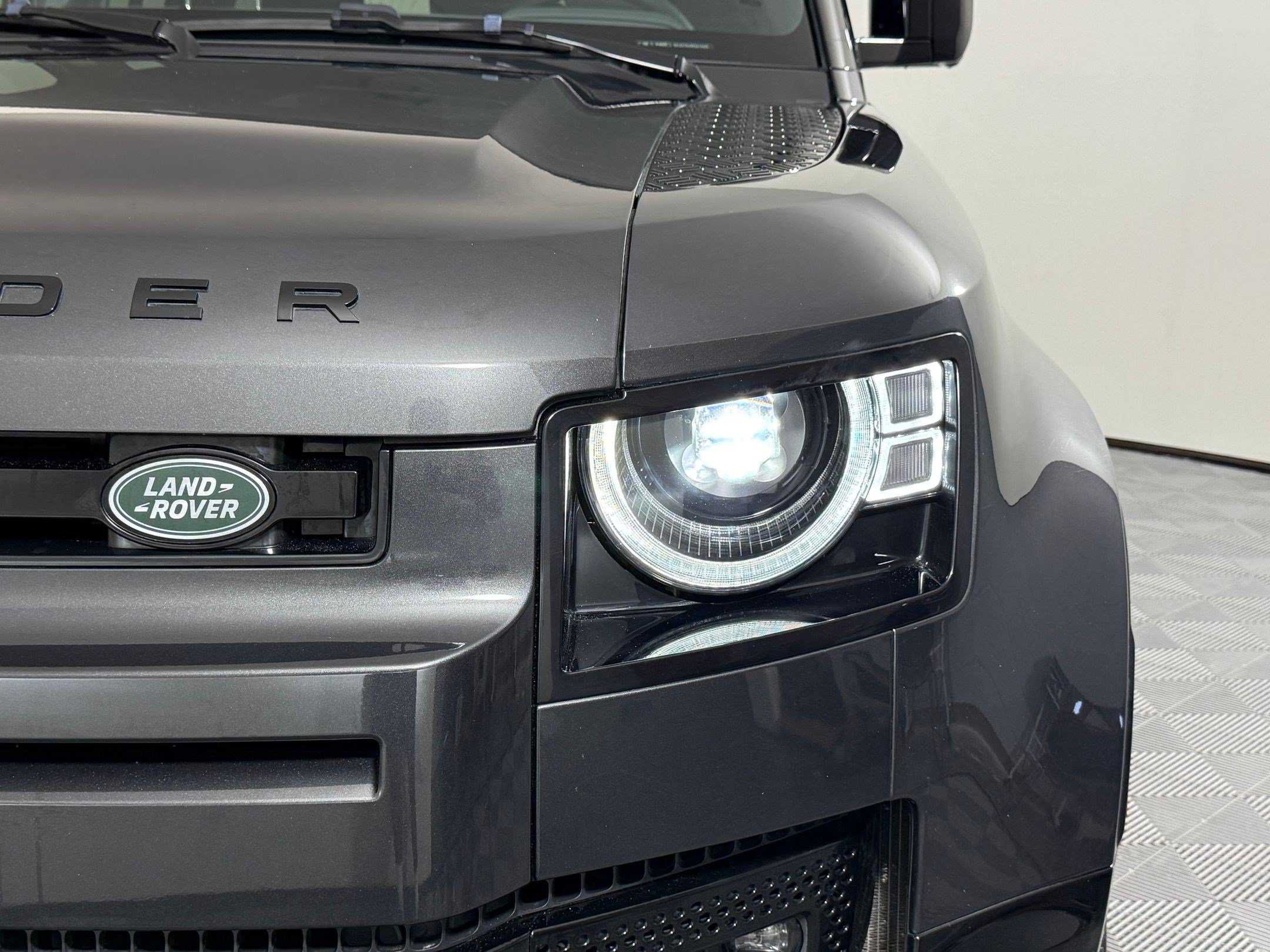 Used 2023 Land Rover Defender 110 X-Dynamic SE AWD/4WD image 11