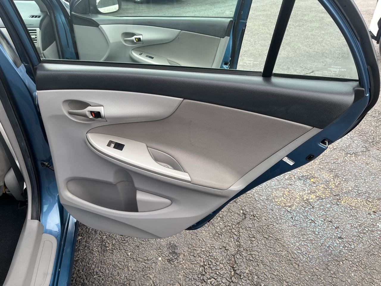 Used 2013 Toyota Corolla LE FWD image 28