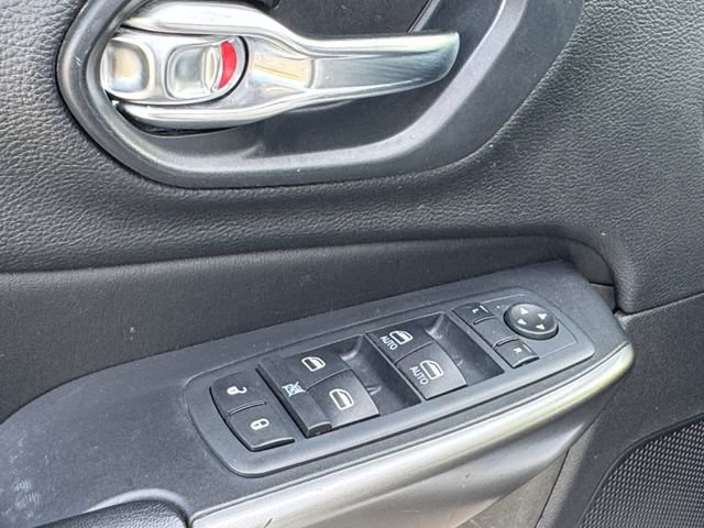 Used 2020 Jeep Cherokee Latitude FWD image 5