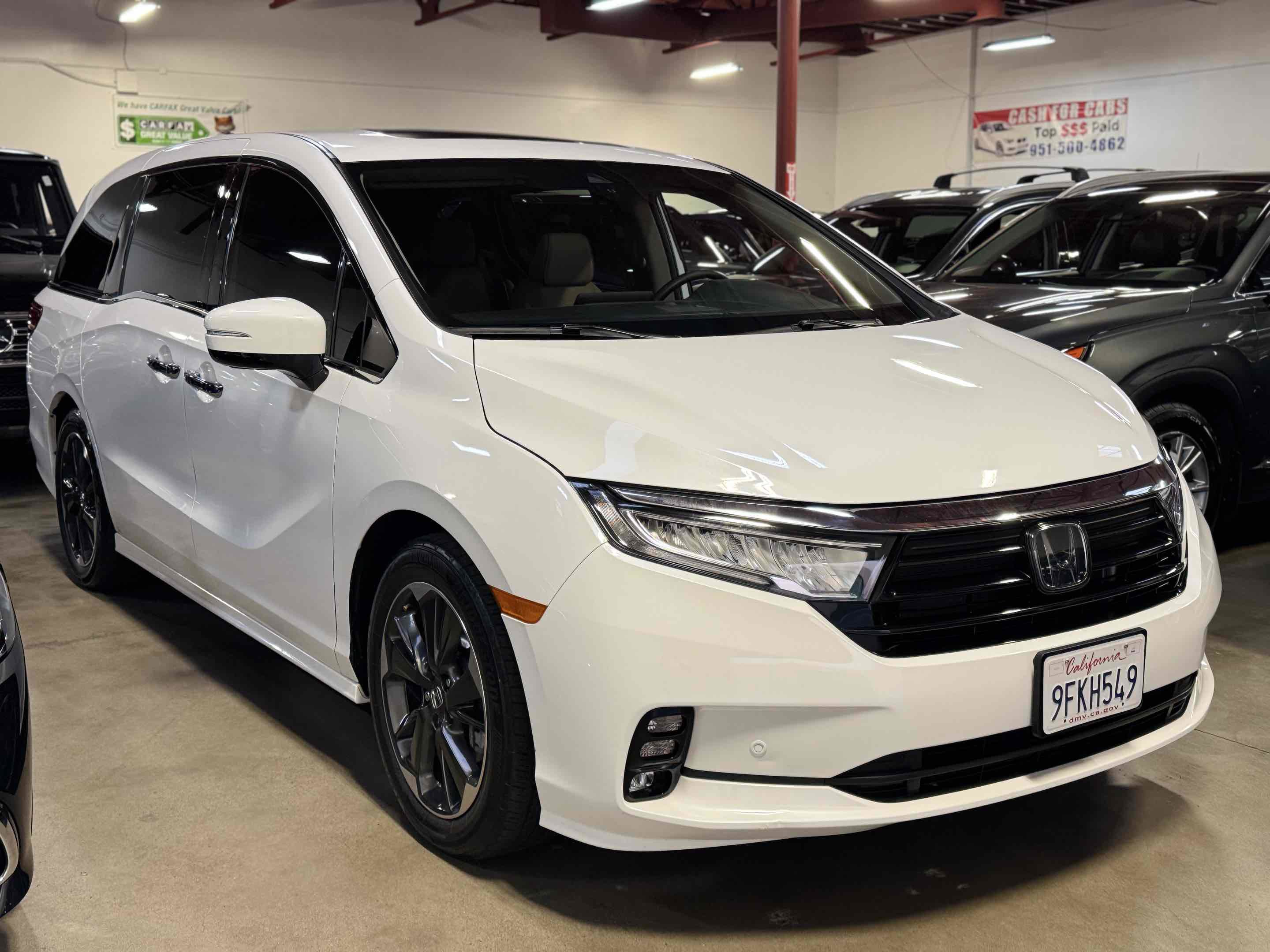 Used 2023 Honda Odyssey Elite image 3