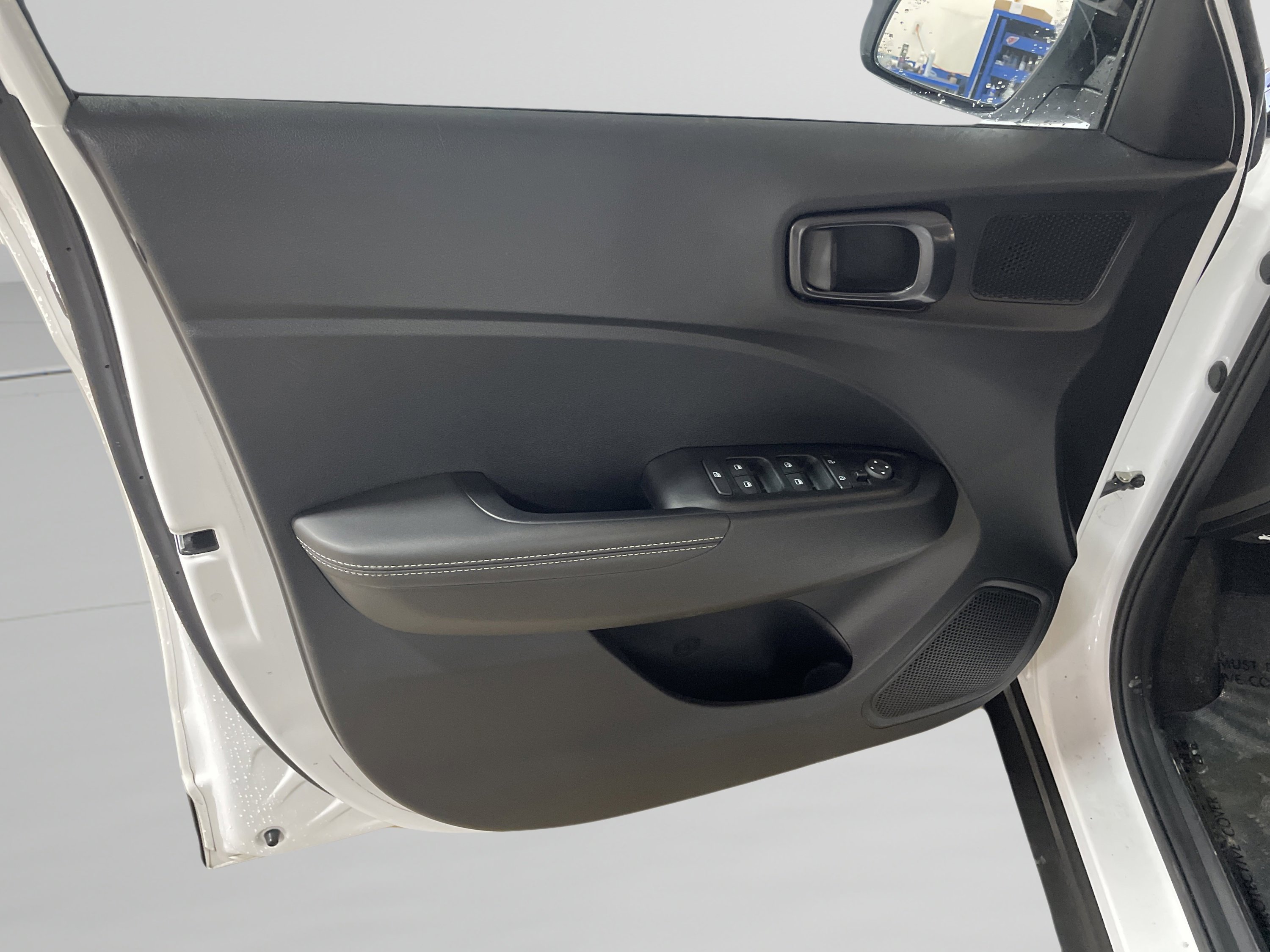 Used 2023 Hyundai Venue Limited w/ Cargo Package image 13