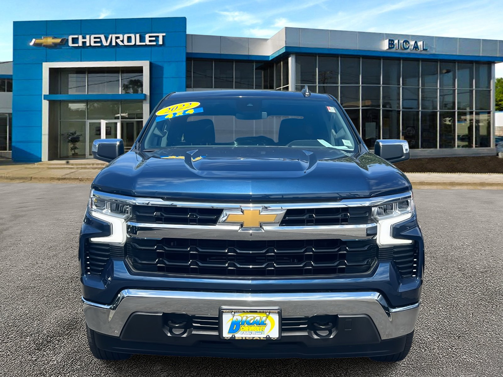Used 2022 Chevrolet Silverado 1500 LT image 2
