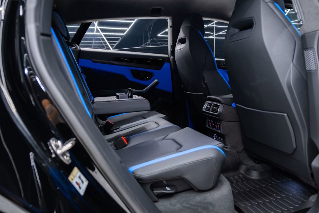 Used 2025 Lamborghini Urus SE image 23
