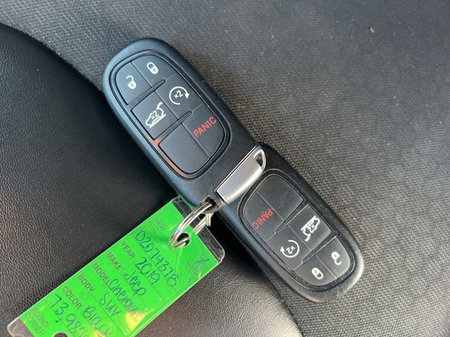 Used 2019 Jeep Cherokee Latitude Plus w/ Comfort/Convenience Group AWD/4WD image 21