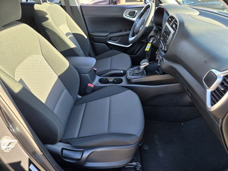 Used 2024 Kia Soul LX w/ Option Group 015 FWD image 16