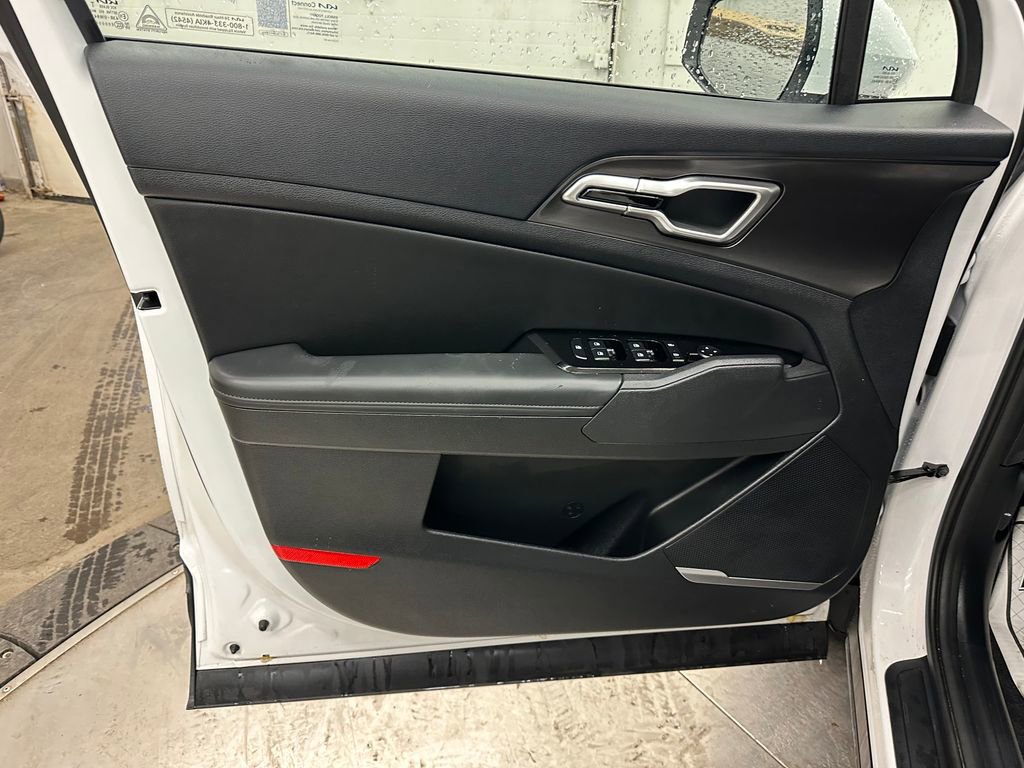 Used 2025 Kia Sportage EX image 20