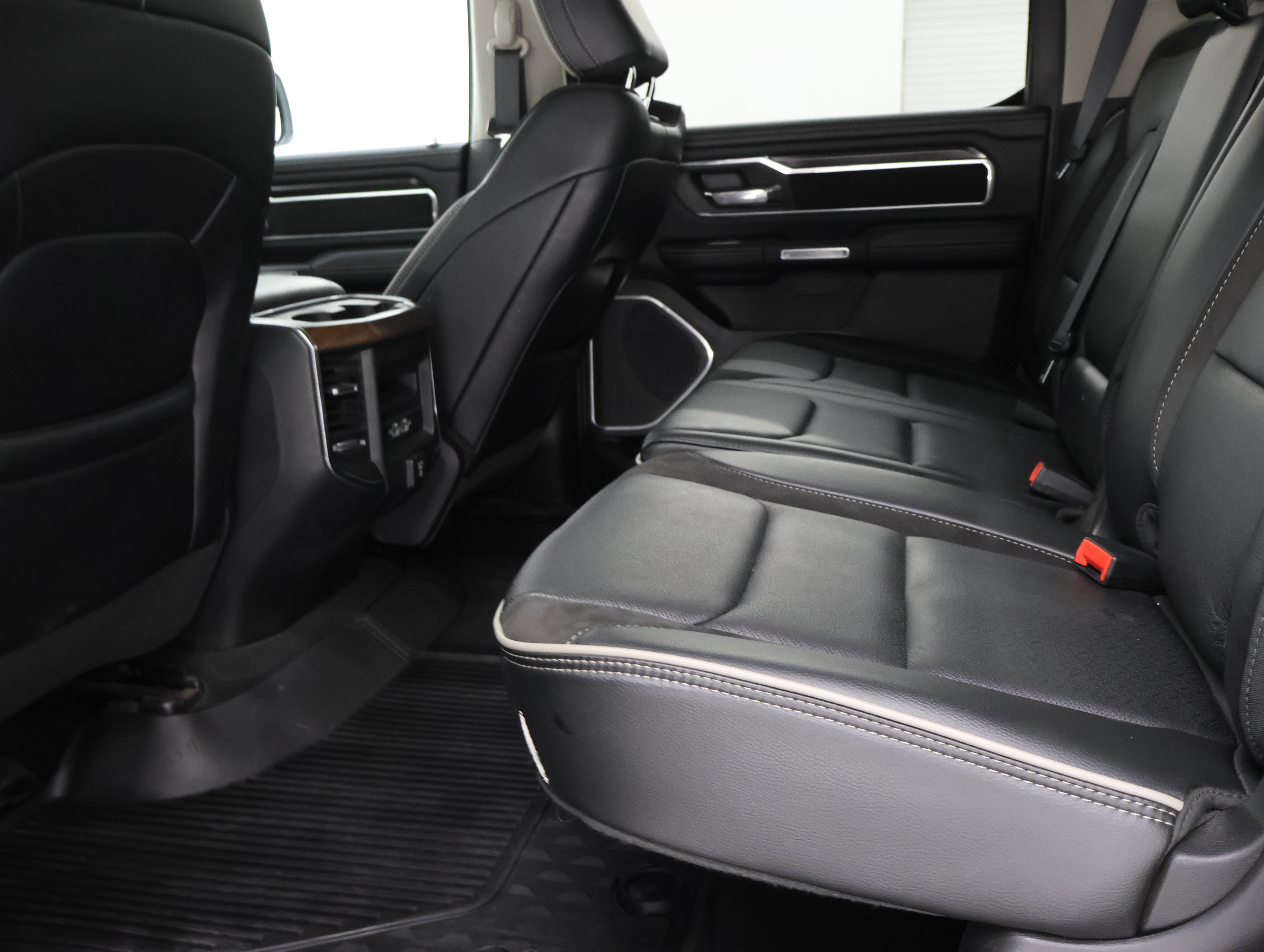 Used 2022 RAM 1500 Laramie AWD/4WD image 34