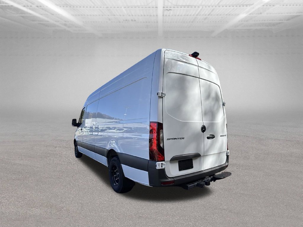 Used 2024 Mercedes-Benz Sprinter 3500 image 3