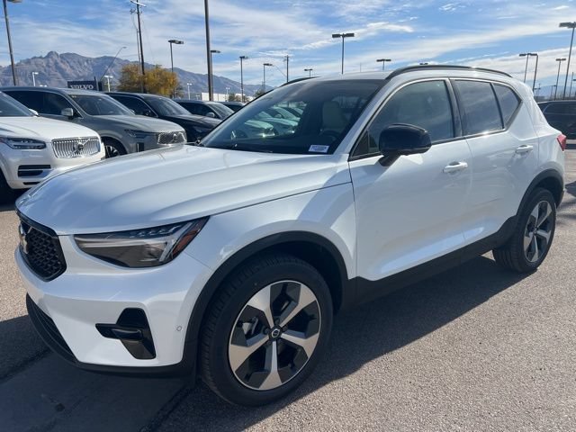New 2026 Volvo XC40 B5 Plus w/ Protection Package Premier AWD/4WD image 8