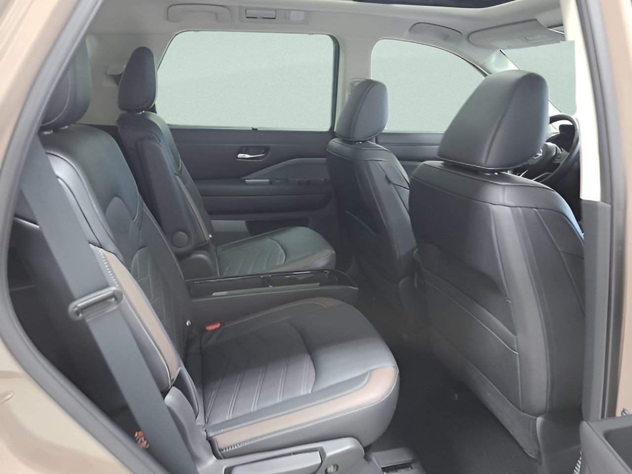 Used 2025 Nissan Pathfinder Platinum AWD/4WD image 16