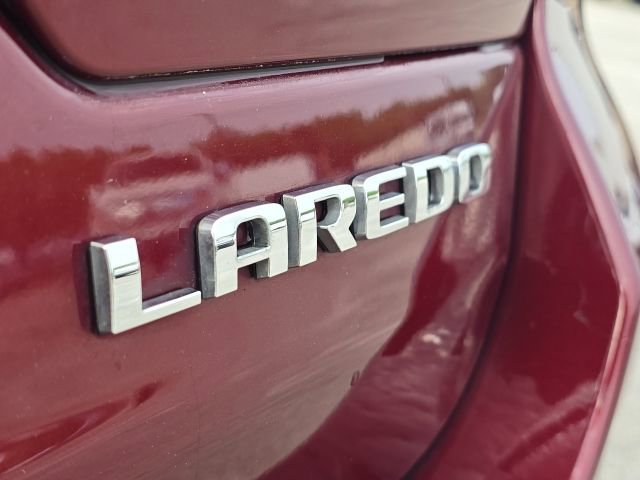 Used 2023 Jeep Grand Cherokee Laredo w/ Luxury Tech Group I RWD image 9