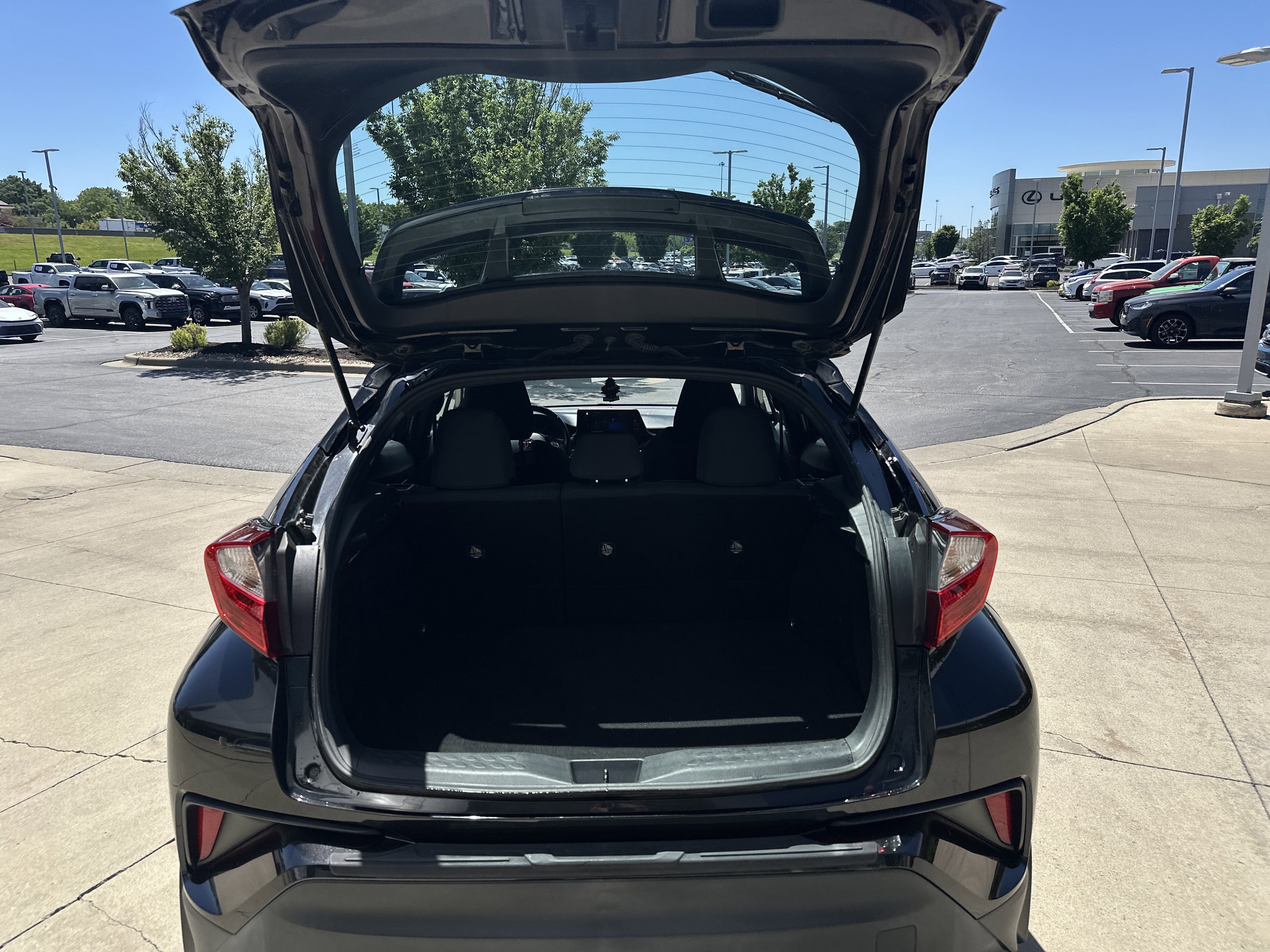 Used 2018 Toyota C-HR XLE FWD image 29
