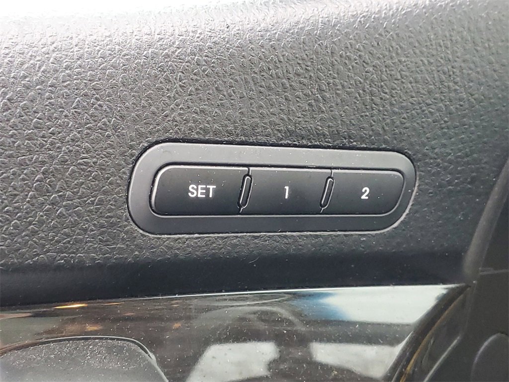 Used 2012 Kia Sorento SX w/ SX Premium Pkg image 16