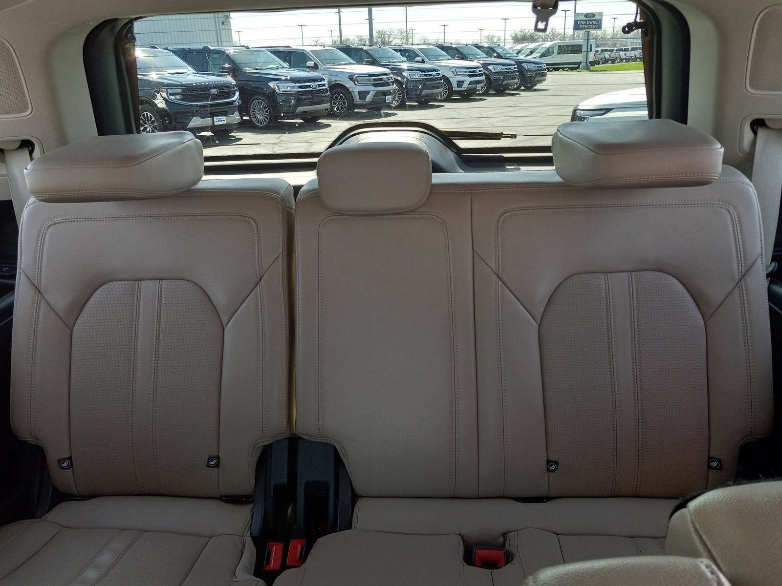 Used 2023 Ford Expedition Limited AWD/4WD image 15