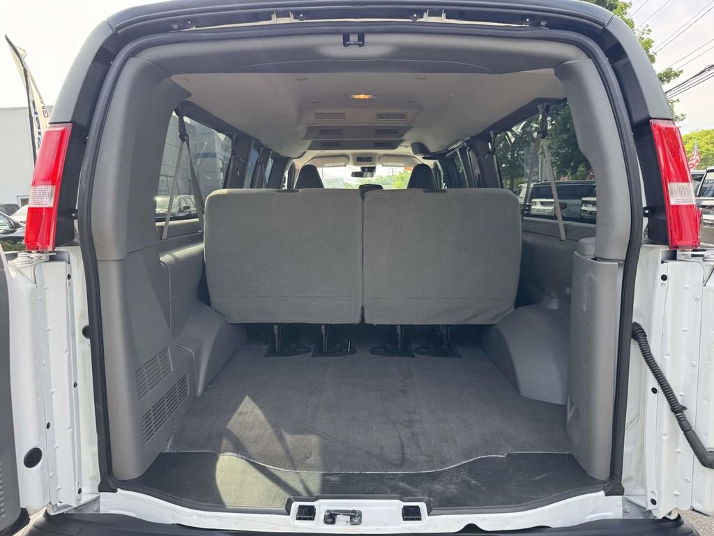 Used 2025 Chevrolet Express 3500 LT w/ LT Preferred Equipment Group RWD image 14