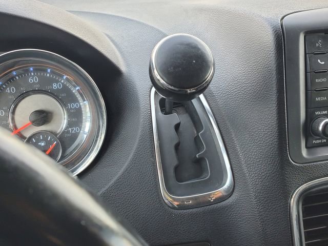 Used 2013 Chrysler Town & Country Touring FWD image 35