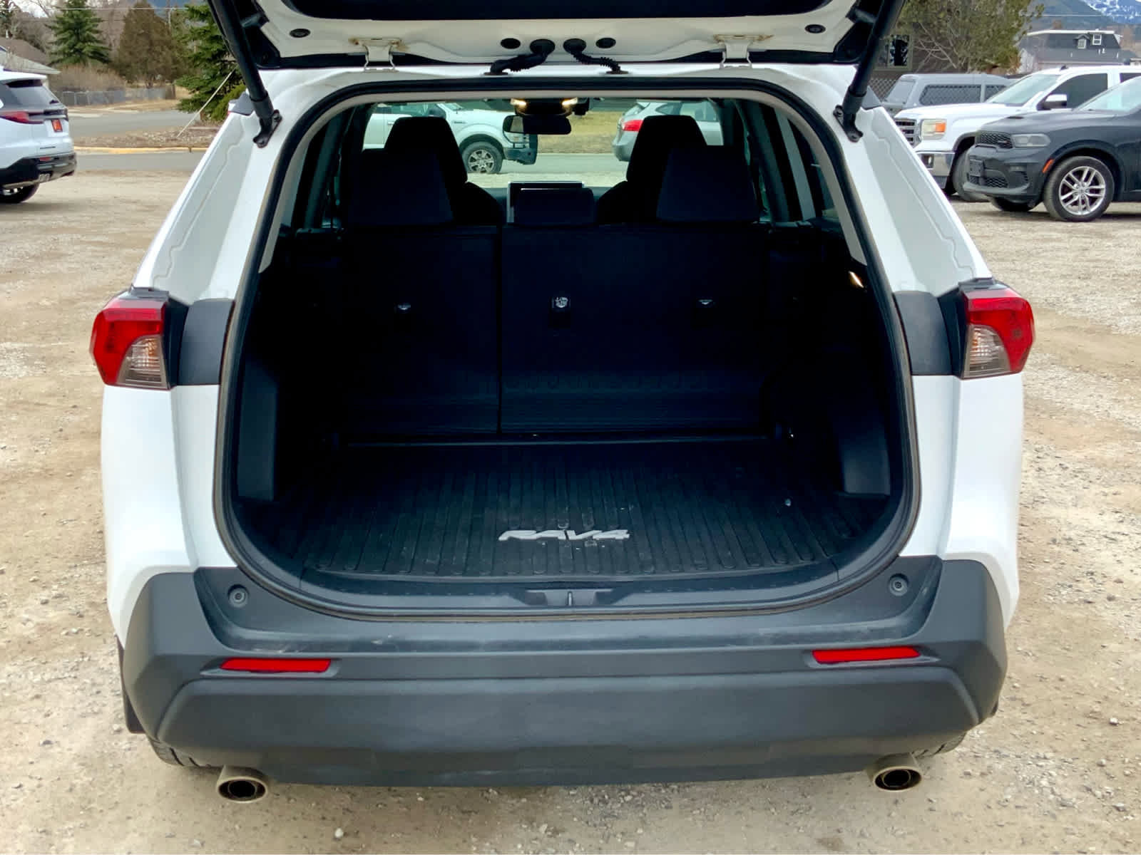 Used 2025 Toyota RAV4 XLE w/ Convenience Package image 21