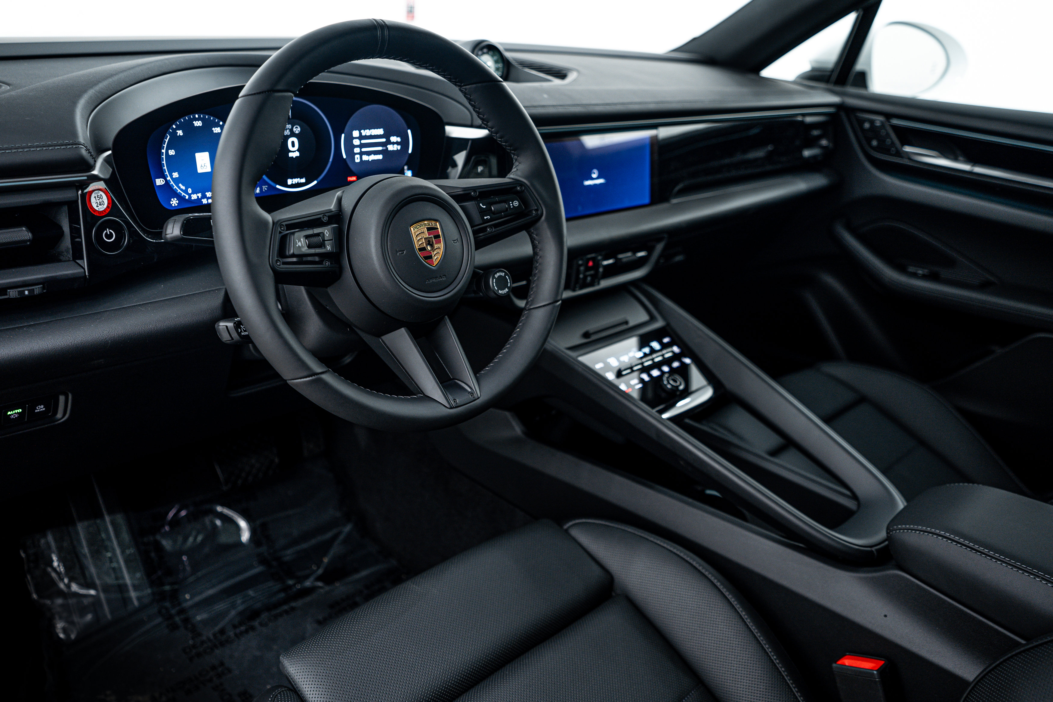 Certified 2025 Porsche Macan Electric image 4