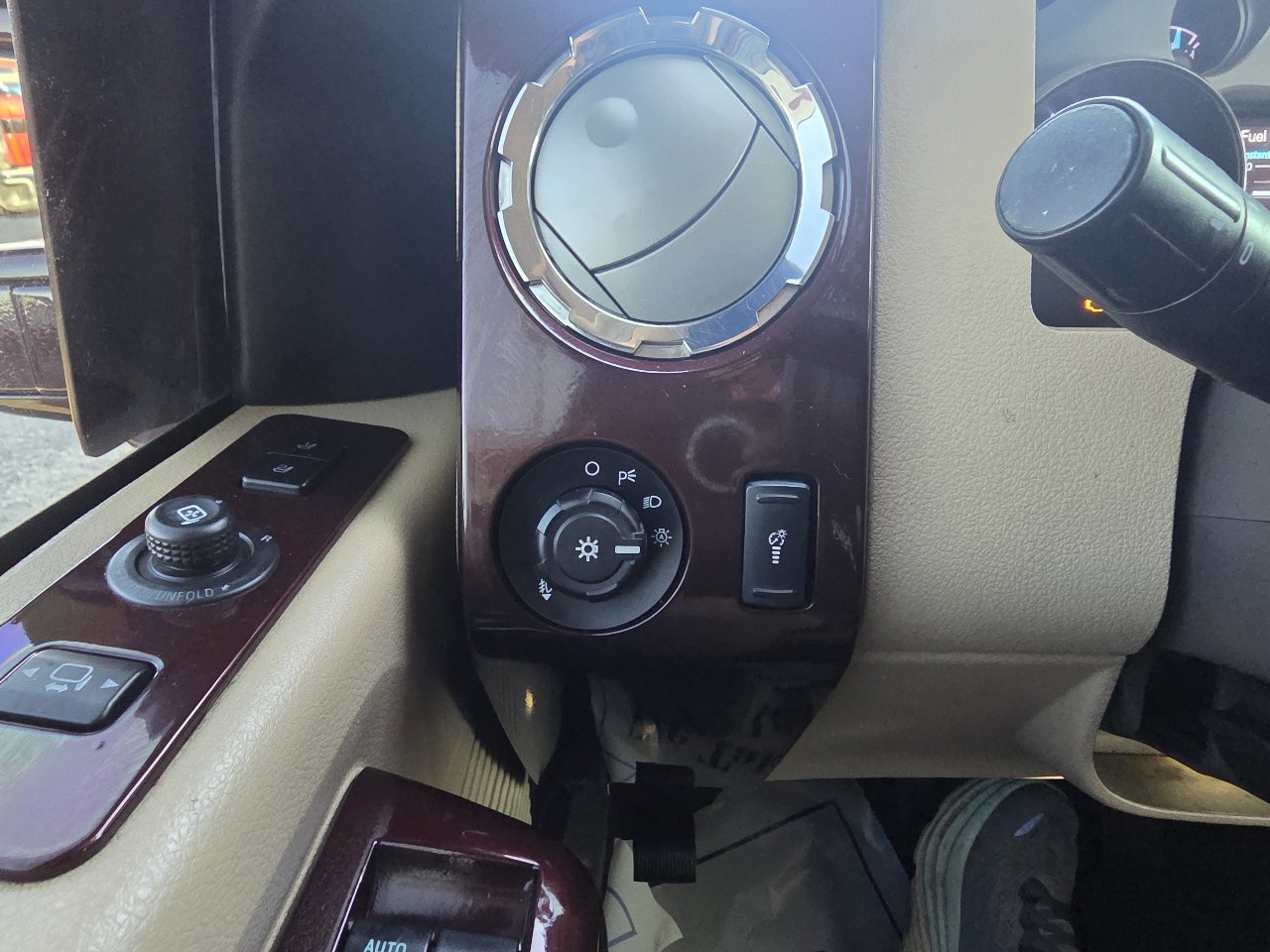 Used 2011 Ford F250 Lariat w/ Lariat Interior Pkg image 24