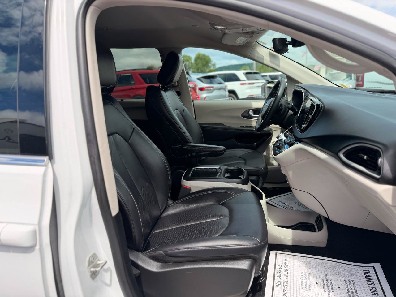 Used 2024 Chrysler Pacifica Touring-L FWD image 22