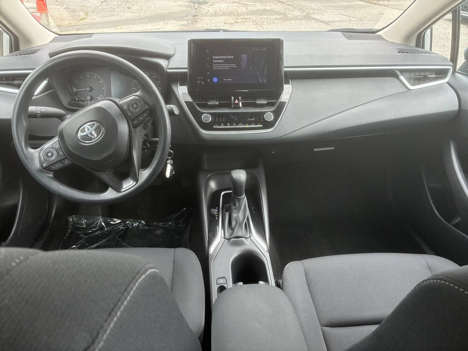 Used 2025 Toyota Corolla LE FWD image 28
