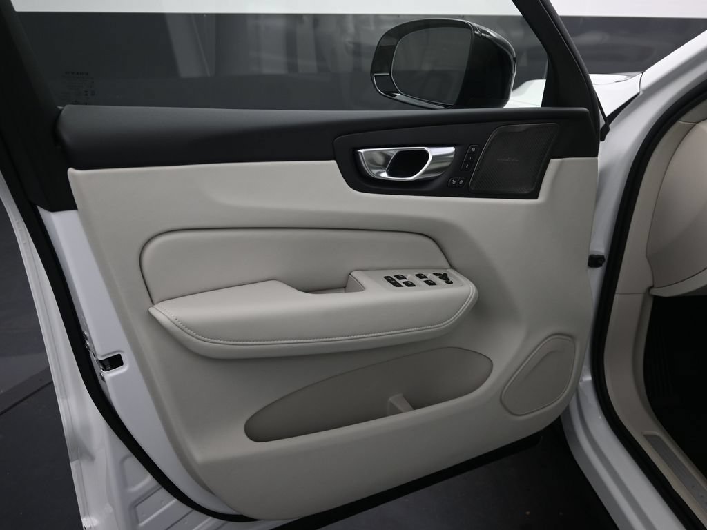 New 2026 Volvo XC60 T8 Ultra w/ Climate Package PRO AWD/4WD image 12