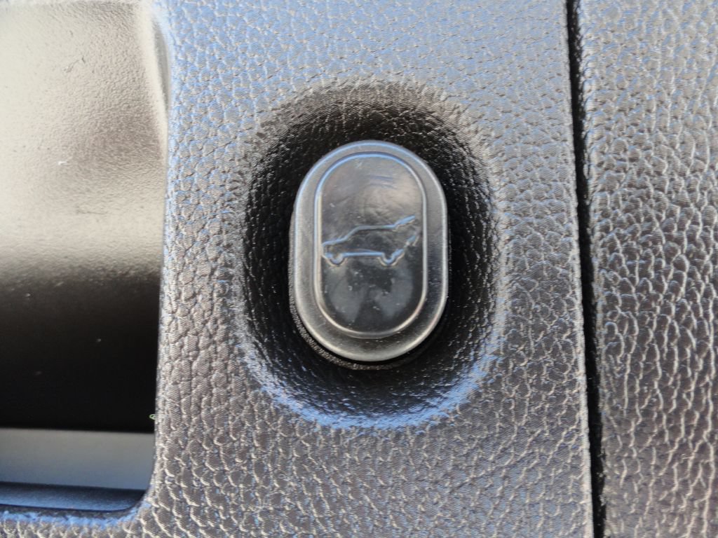 Used 2015 Cadillac Escalade Premium RWD image 19