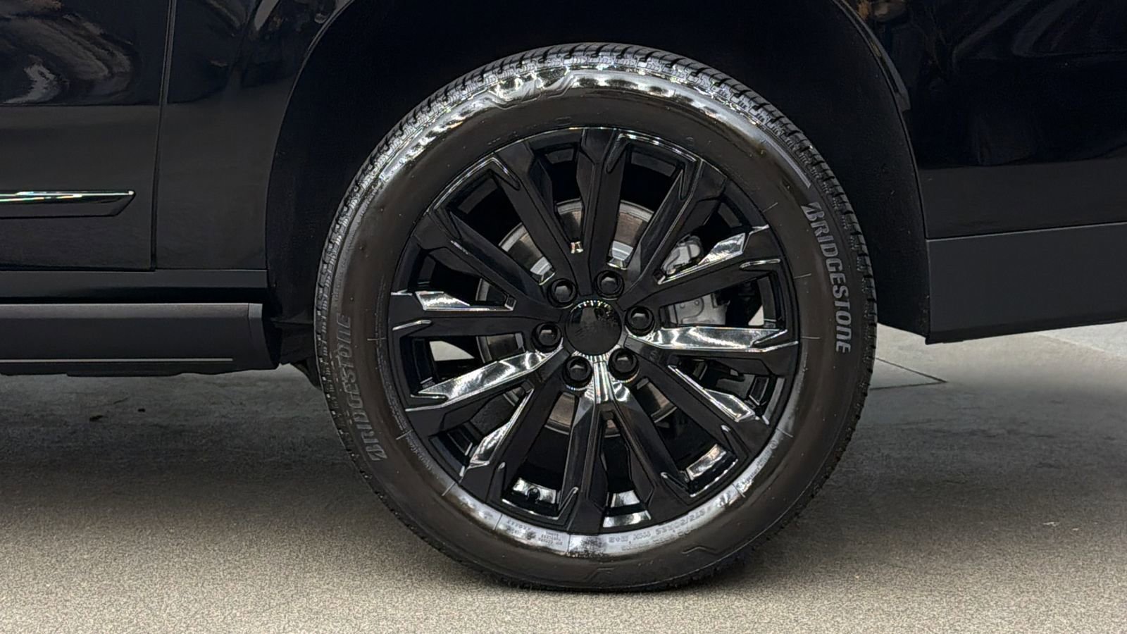Used 2025 GMC Yukon XL Denali w/ Sun & Power Step Package image 12