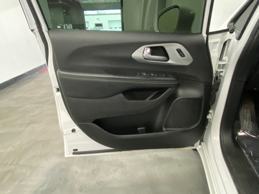 Used 2018 Chrysler Pacifica Limited w/ S Appearance Package FWD image 47